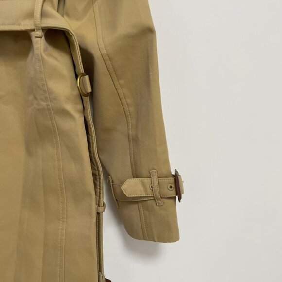 Streamlined trench with back slit and waist belt - Picture 11 of 14